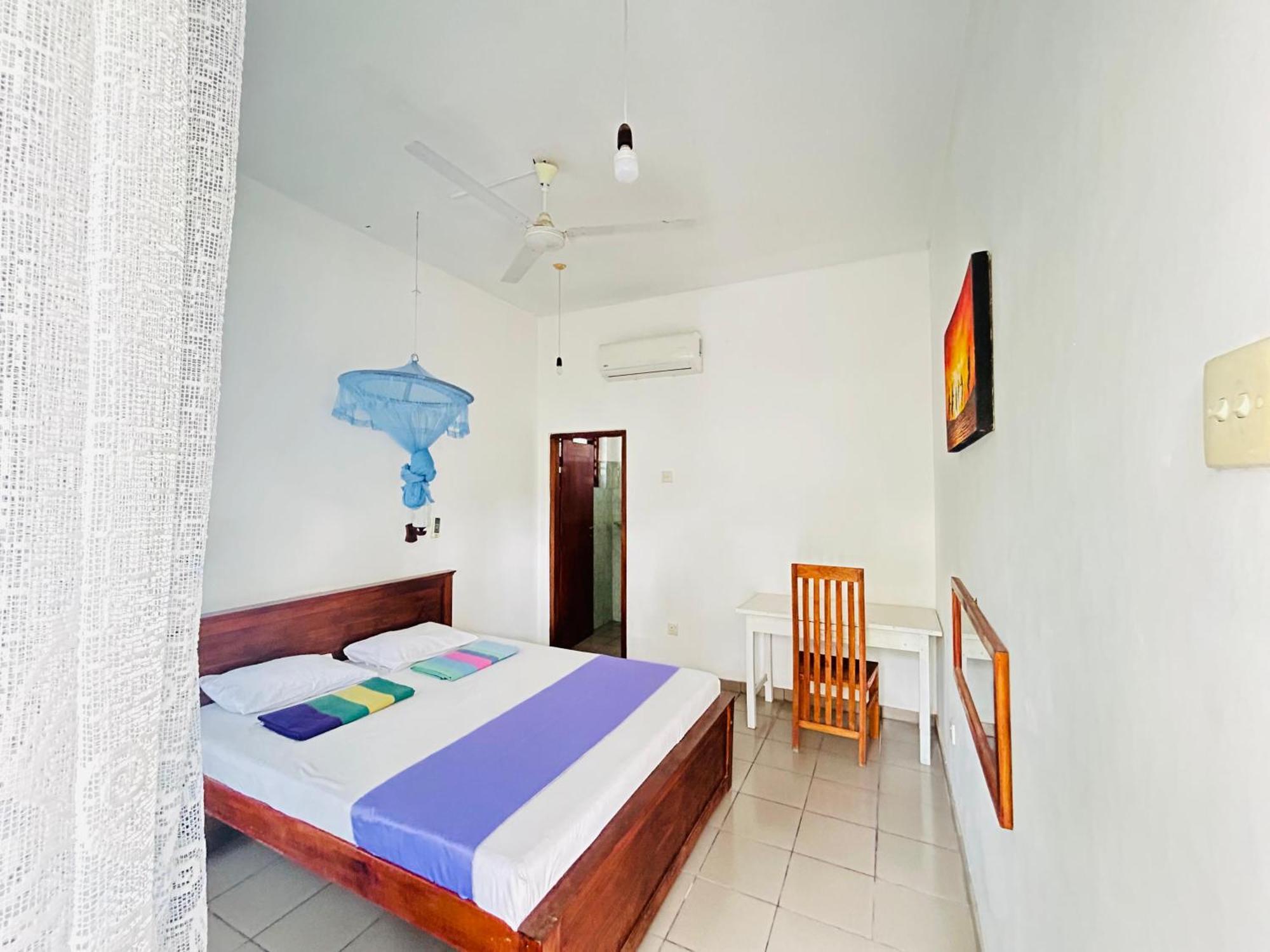 White House & Sea Food Restaurant Hostel Hikkaduwa Exterior photo